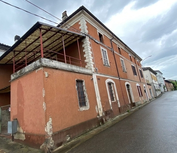 Casa indipendente a Borgonovo Val Tidone, 5 locali, 1 bagno, 278 m²