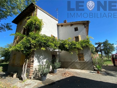 Casa indipendente a Castelvetro di Modena, 12 locali, 2 bagni, 770 m²