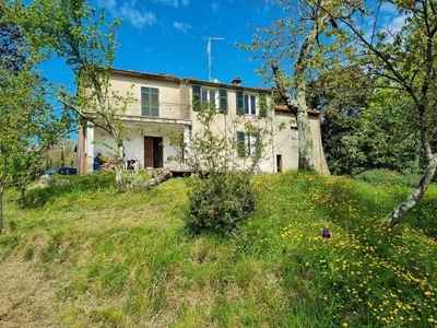 Casa indipendente a Fivizzano, 6 locali, 1 bagno, 200 m² in vendita