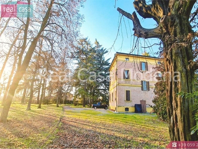 Casa indipendente a Formigine, 12 locali, giardino privato, 530 m²