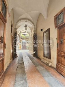 Casa indipendente a Mantova, 11 locali, 3 bagni, garage, 275 m²