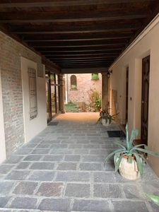Casa indipendente a Mantova, 12 locali, 5 bagni, giardino in comune