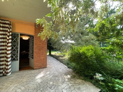 Casa indipendente a Mantova, 7 locali, 2 bagni, 545 m² in vendita