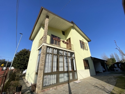 Casa indipendente a Montegrotto Terme, 4 locali, 2 bagni, posto auto