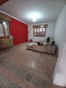 Casa indipendente a San Benedetto Po, 6 locali, 1 bagno, 260 m²