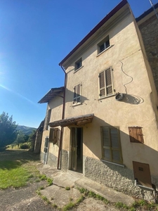 Casa indipendente ad Alta Val Tidone, 2 locali, 2 bagni, 108 m²