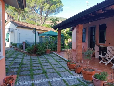 Villa singola ad Ameglia, 3 locali, 1 bagno, 53 m², ottimo stato