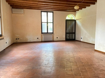 Casa indipendente in Adiacenze via poma, Mantova, 7 locali, 4 bagni