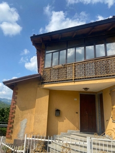 Casa indipendente in Cesare Battisti, Alta Val Tidone, 2 locali, 97 m²