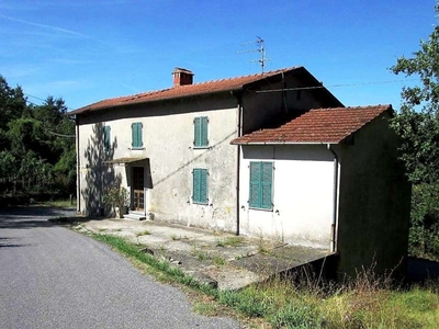 Casa indipendente in Frazione di Villafranca in Lunigiana, 10 locali