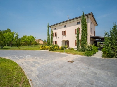 Casa indipendente in Via Bella Rosa, Carpi, 8 locali, 4 bagni, 457 m²
