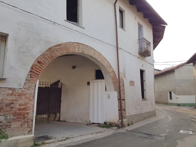 Casa indipendente in VIA BODANA, Lauriano, 7 locali, 2 bagni, 150 m²