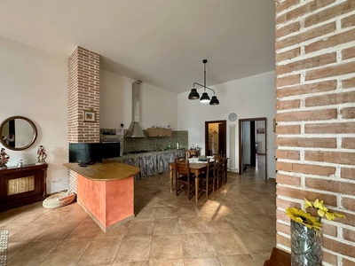 Casa indipendente in Via del Buco, Torre de' Passeri, 6 locali, 260 m²