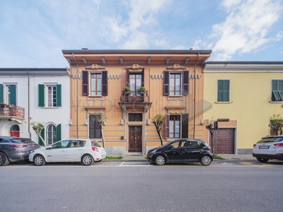 Casa indipendente in Via Girolamo Savonarola, Carrara, 12 locali
