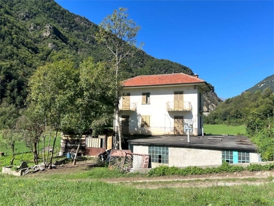 Casa indipendente in Via Sestriere, Perosa Argentina, 5 locali, 130 m²