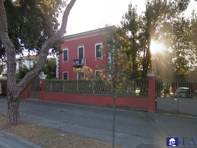 Casa indipendente in VIALE XX SETTEMBRE, Carrara, 10 locali, 3 bagni