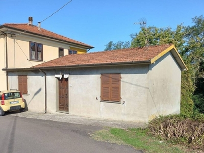 Casa semindipendente a Fivizzano, 3 locali, 1 bagno, 55 m² in vendita