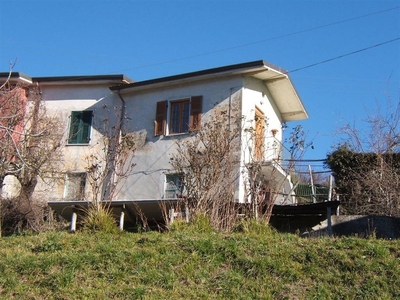 Casa semindipendente a Fivizzano, 3 locali, 40 m², classe energetica G