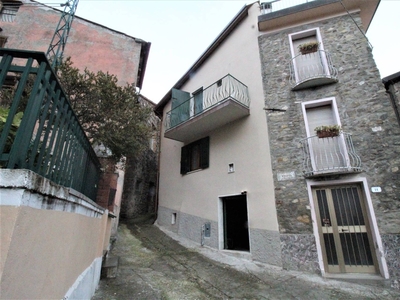 Casa semindipendente a Fivizzano, 4 locali, 1 bagno, 60 m², terrazzo