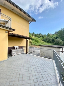 Casa semindipendente a Fivizzano, 7 locali, 2 bagni, arredato, 168 m²