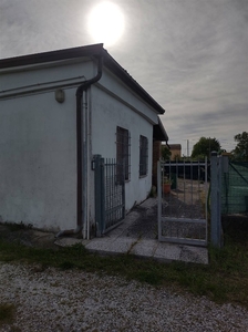 Casa semindipendente a Poggio Rusco, 5 locali, 2 bagni, posto auto