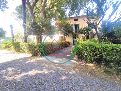 Casa semindipendente a Uzzano, 5 locali, giardino privato, posto auto