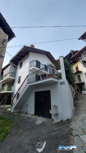 Casa semindipendente a Val di Chy, 3 locali, 1 bagno, garage, 79 m²