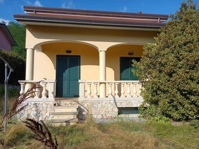 Casa semindipendente in Località Boschetto, Podenzana, 5 locali