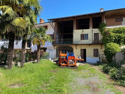 Casa semindipendente in Via barone, Orio Canavese, 5 locali, con box