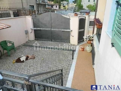 Casa semindipendente in VIA GIOVAN PIETRO, Carrara, 5 locali, 3 bagni