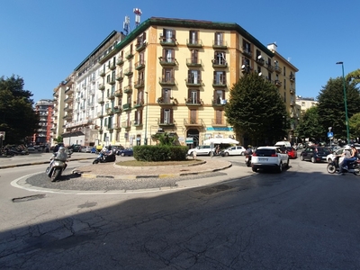Monolocale in Via Vincenzo Gemito, Napoli, 1 bagno, 75 m² in vendita