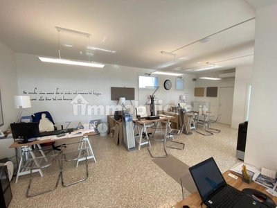 Negozio / Locale comm. nuovo a Jesolo - Negozio / Locale comm. ristrutturato Jesolo