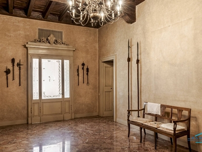 Palazzo a Mantova, 40 locali, 10 bagni, 1000 m², ascensore in vendita