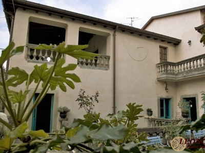 Palazzo in Piazza Castello, Filattiera, 20 locali, 4 bagni, garage