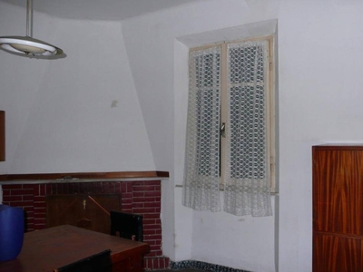 Quadrilocale a Carrara, 1 bagno, 70 m², 1° piano, da ristrutturare