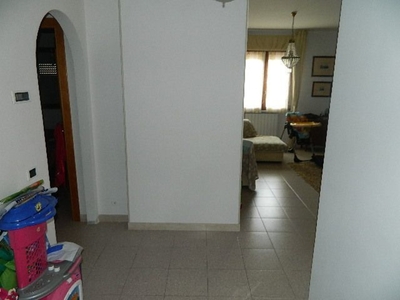 Quadrilocale a Carrara, 1 bagno, garage, 100 m², 1° piano, ascensore