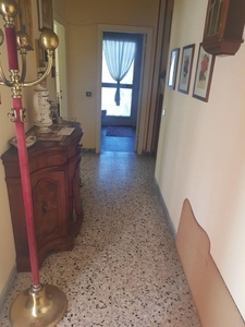 Quadrilocale a Carrara, 1 bagno, giardino in comune, 70 m², 1° piano