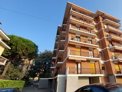 Quadrilocale a Ivrea, 1 bagno, giardino in comune, posto auto, 155 m²