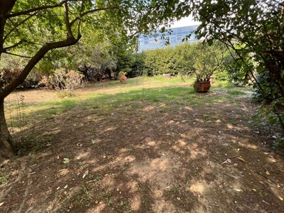 Quadrilocale a Pistoia, 1 bagno, giardino privato, 120 m², camino