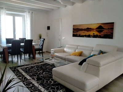 Quadrilocale a Vado Ligure, 2 bagni, 147 m², 2° piano in vendita