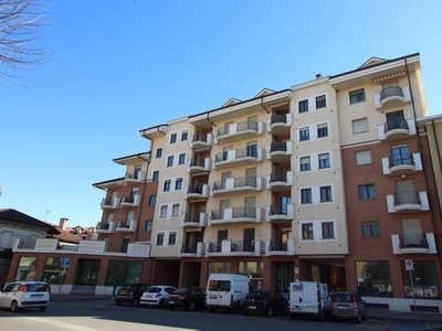 Quadrilocale in Strada Carignano, Moncalieri, 1 bagno, 109 m²