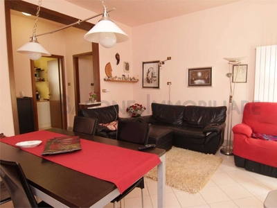 Quadrilocale in Via bertoloni 25, Carrara, 1 bagno, 80 m², 1° piano