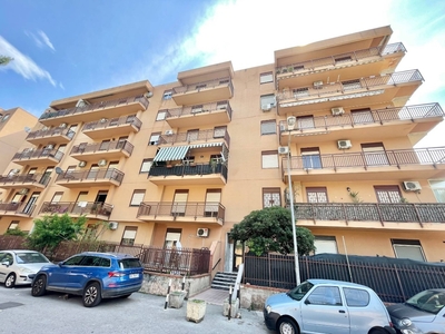 Quadrilocale in Via Casalini, Palermo, 2 bagni, posto auto, 120 m²