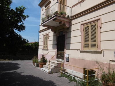 Quadrilocale in VIA DELLA PISANA, Roma, 1 bagno, 93 m², 1° piano