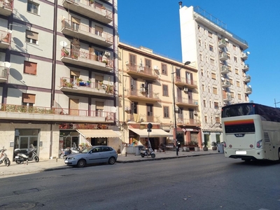 Quadrilocale in Via Duca della Verdura, Palermo, 1 bagno, 100 m²