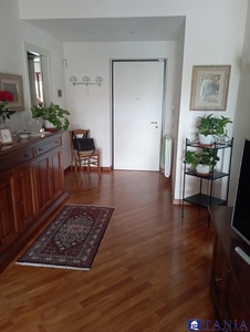 Quadrilocale in VIA SFORZA, Carrara, 1 bagno, posto auto, 85 m²