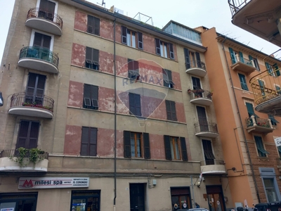 Quadrilocale in Via Torino, Savona, 1 bagno, 108 m², 4° piano