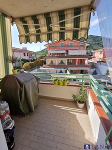 Quadrilocale in Via turigliano, Carrara, 1 bagno, posto auto, 90 m²