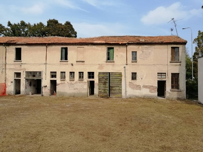 Rustico a Mantova, 3 locali, 3 bagni, giardino privato, 300 m²