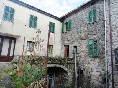 Rustico in Frazione di Zeri, Zeri, 10 locali, 147 m², da ristrutturare